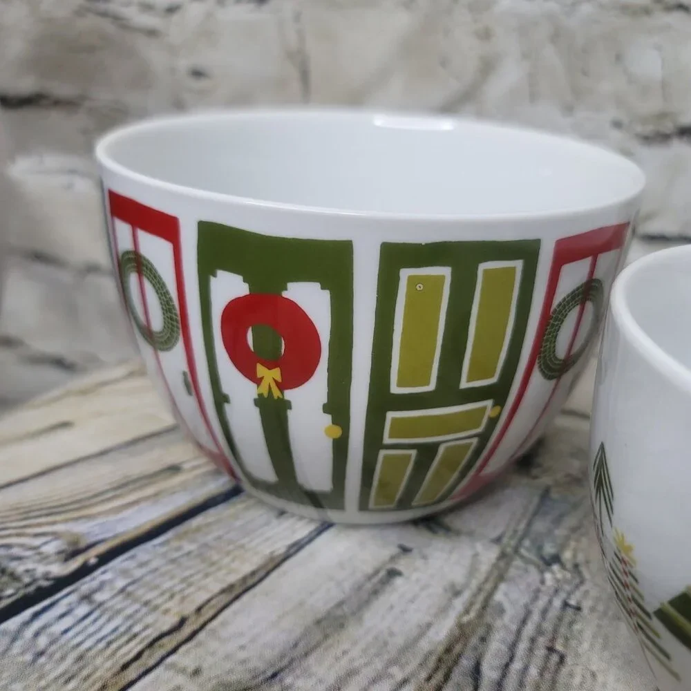 Crate & Barrel Julia Rothman Yule Town Christmas Nesting Bowls Set of 3